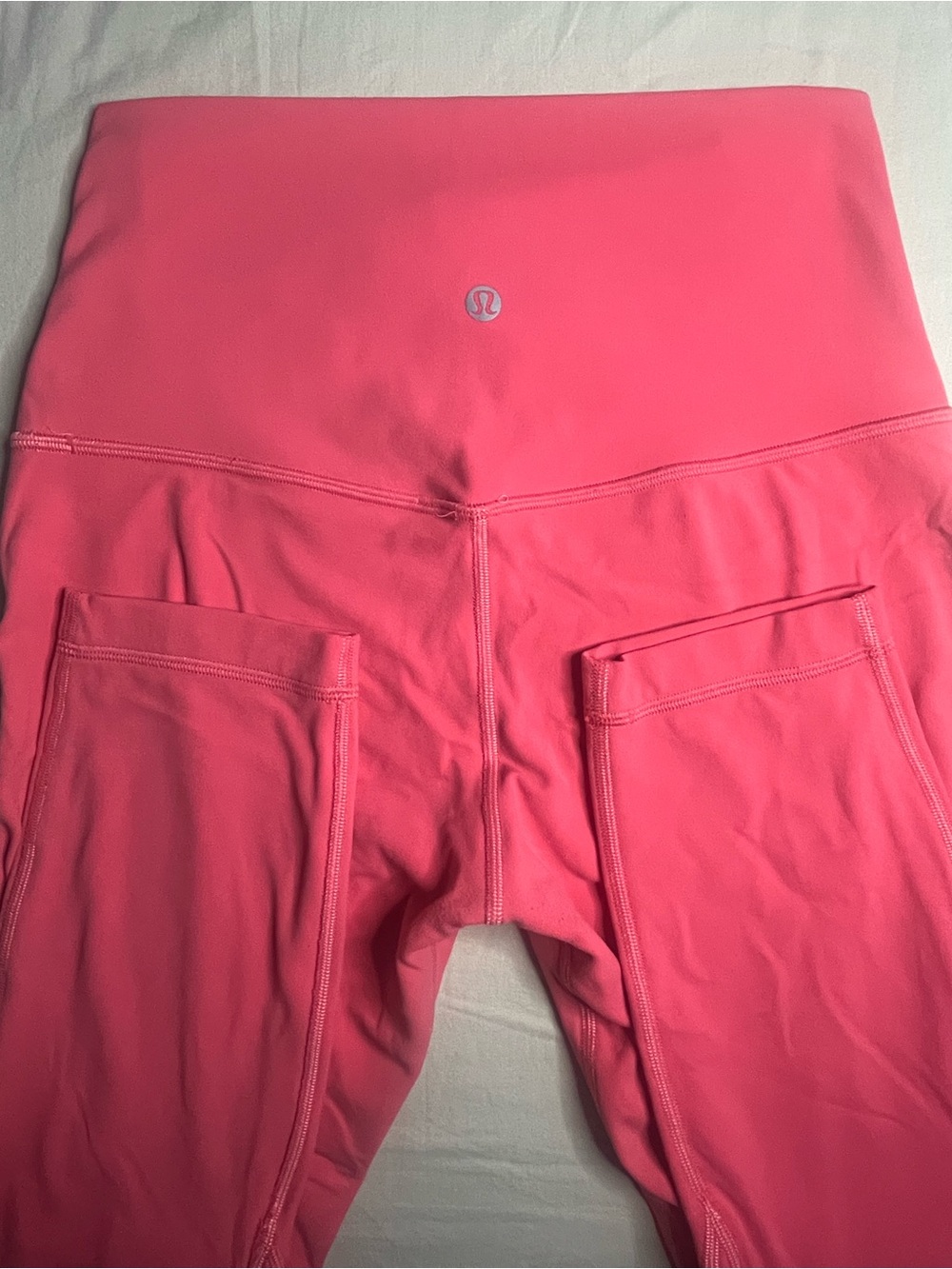 LULULEMON Coral Pink Active Leggings
SIZE 6